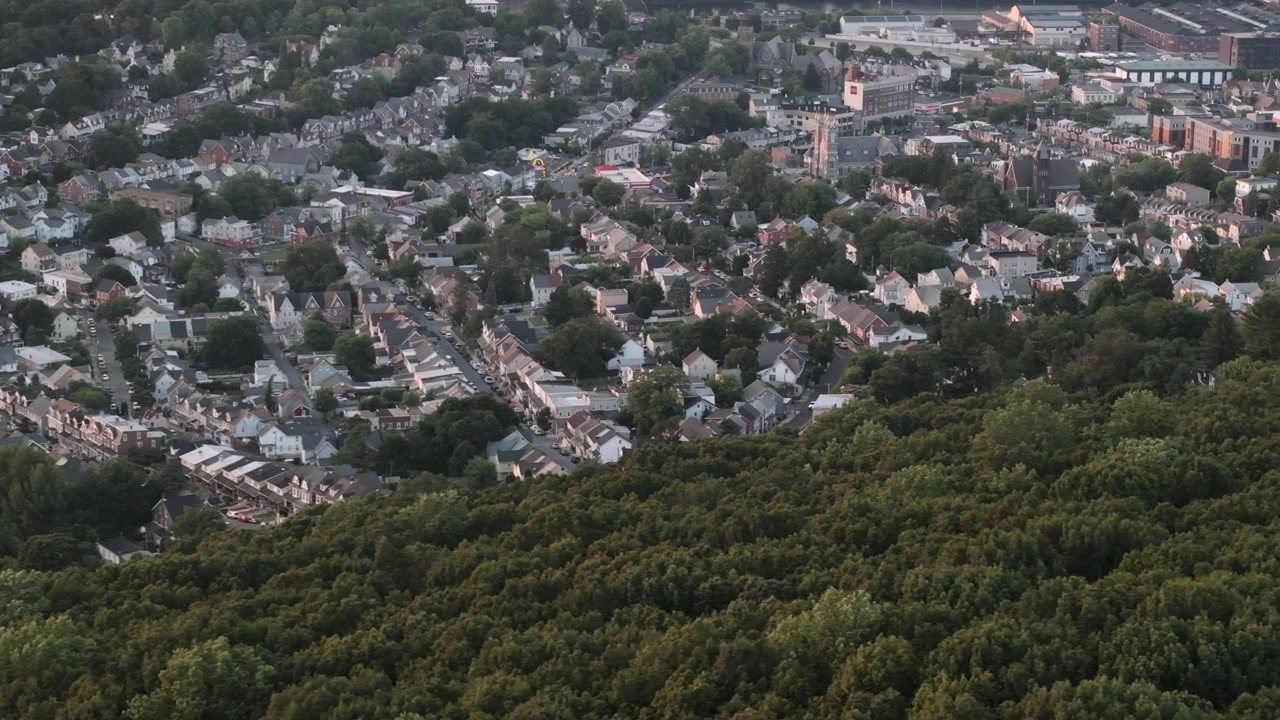 Veduta aerea di case ad Allentown, Pennsylvania. Scattata in una giornata estiva.