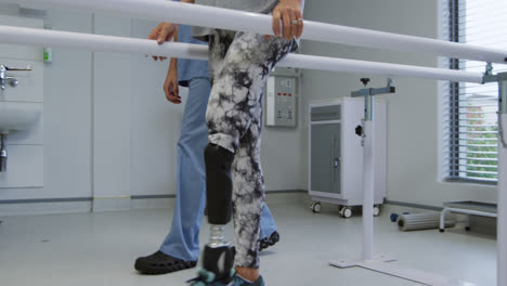 Woman-with-prosthetic-leg-at-hospital