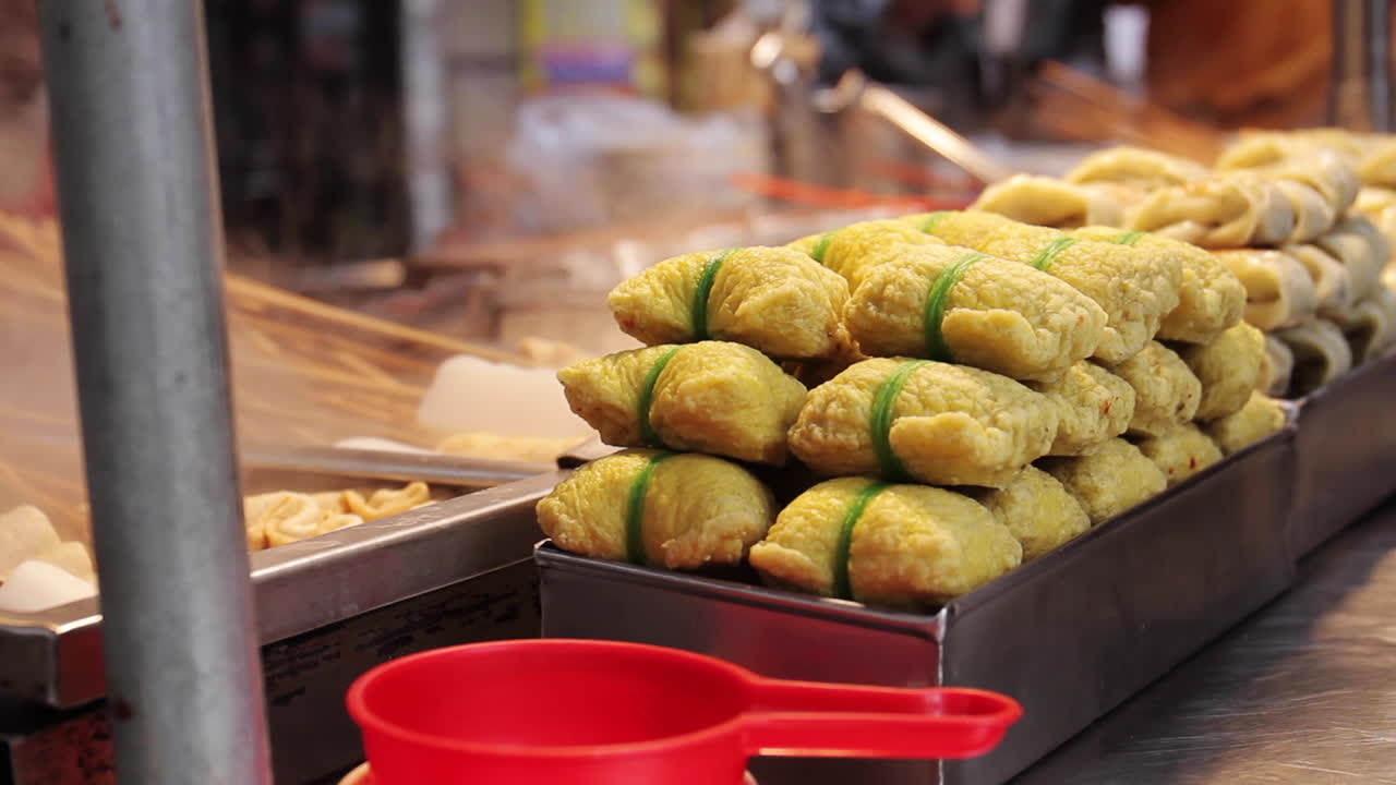Korean Street Food: Odeng and Tteokbokki