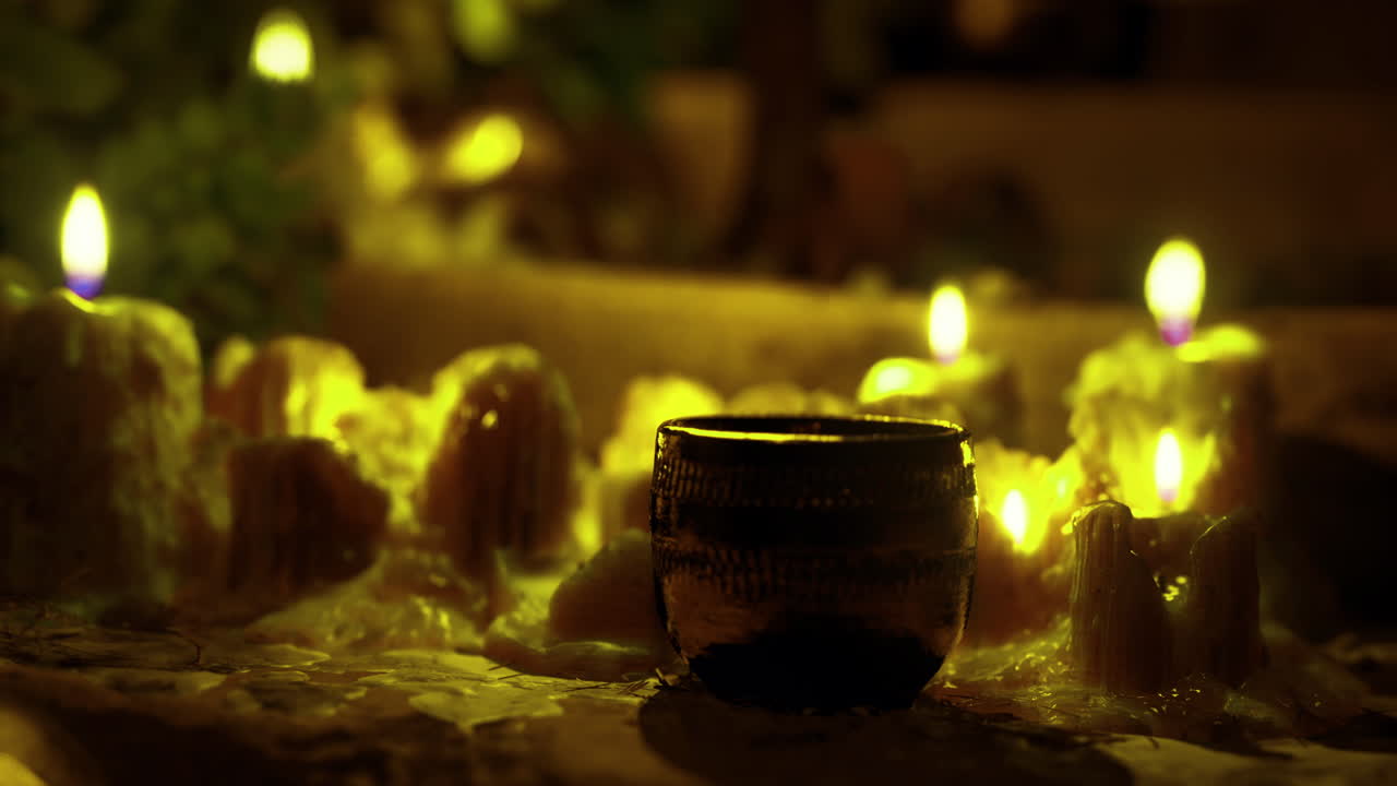 따뜻한 불 은 편안 한 모임 에서 평온 한 분위기 를 조성 한다