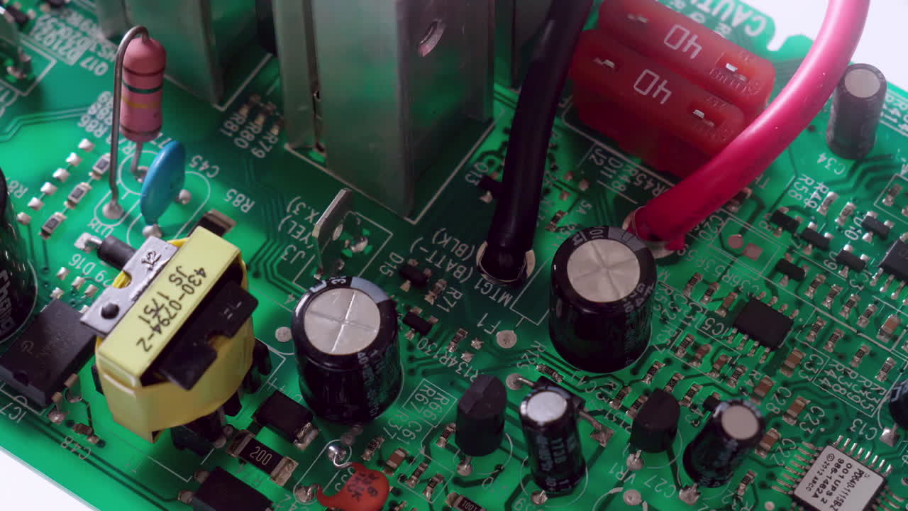 zoom out снимок электронных компонентов