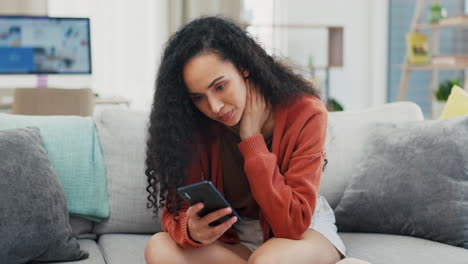 Stress,-Angst-Und-Eine-Frau,-Die-Am-Telefon-Tippt