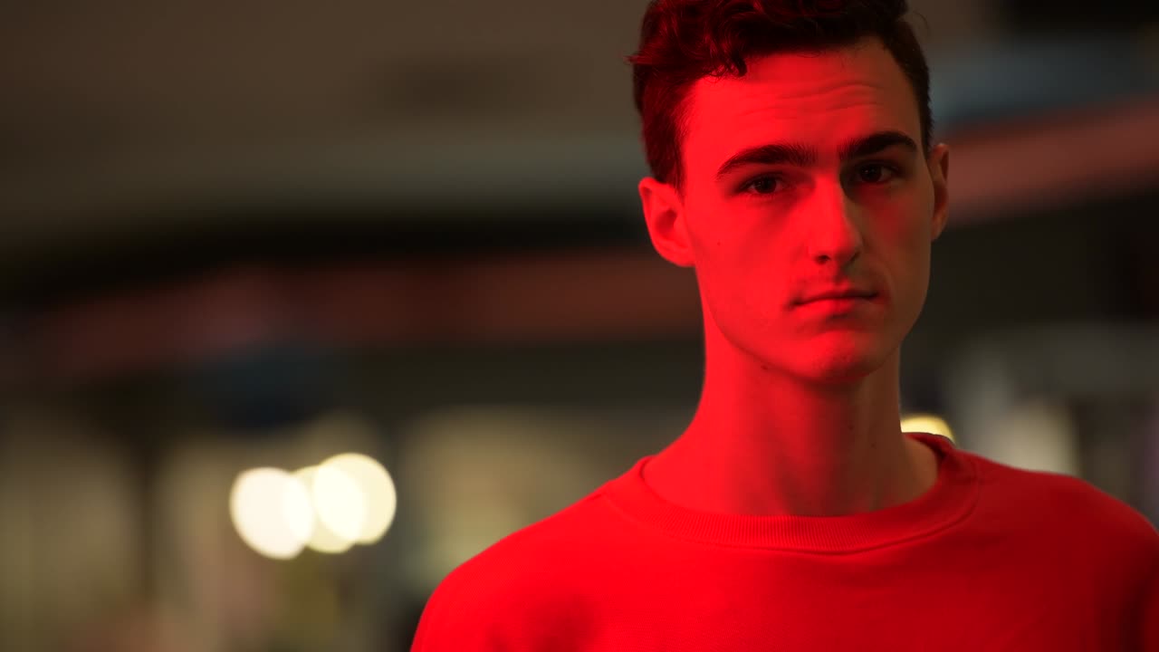 젊고 잘생긴 남자