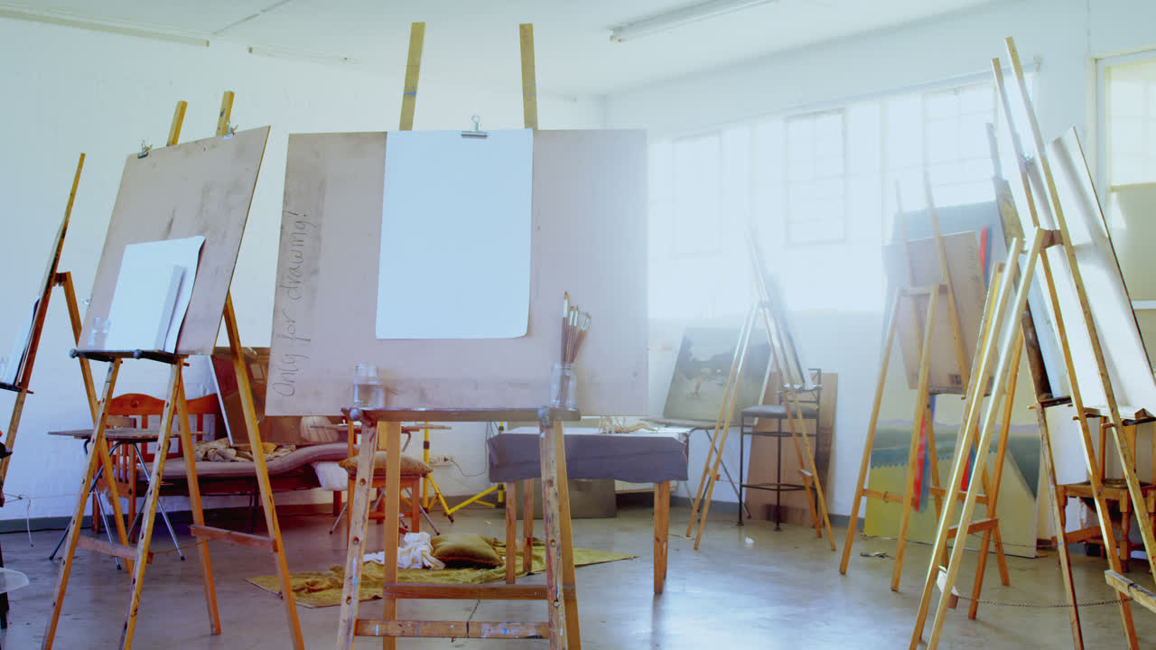 lienzo en la clase de dibujo 4k