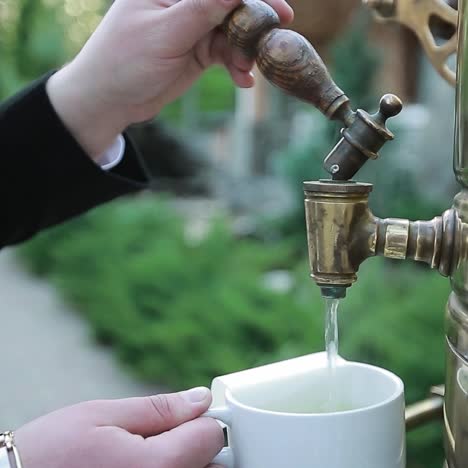 el samovar de metal vintage