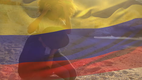 animación de la bandera de colombia sobre una pareja afroamericana en la playa
