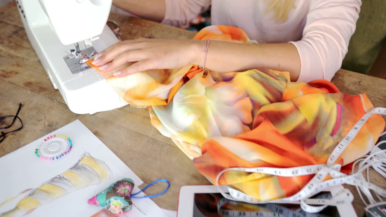 자르기 여성 바느질