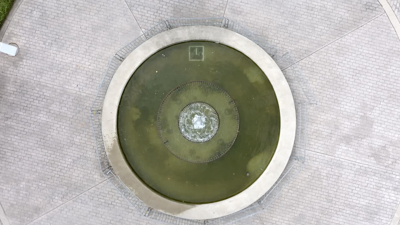 앨라배마 주 모빌 에 있는 쿠퍼 리버사이드 공원 의 분수 의 위상