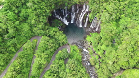 Alta-Vista-Aérea-Sobre-La-Cascada-Langevin-En-La-Isla-De-Réunion