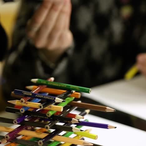 kids play with pencils