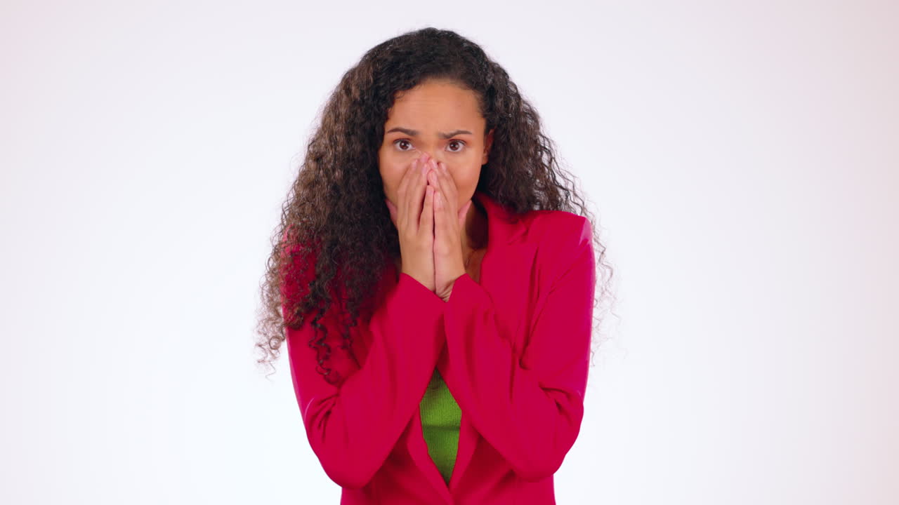 cara, estrés y mujer negra con miedo