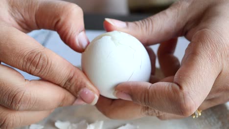 Women-hand-perfectly-peeled-boiled-eggs