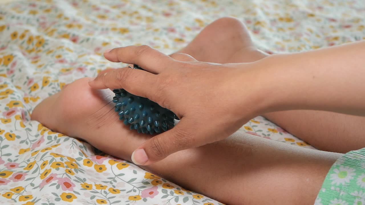 Foot massage with spiky ball