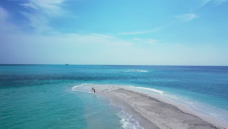 Wunderschöner,-Unberührter-Sandstrand,-Sandbank-Im-Karibischen-Meer-Bei-Flut