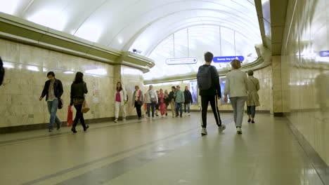 subway station passengers