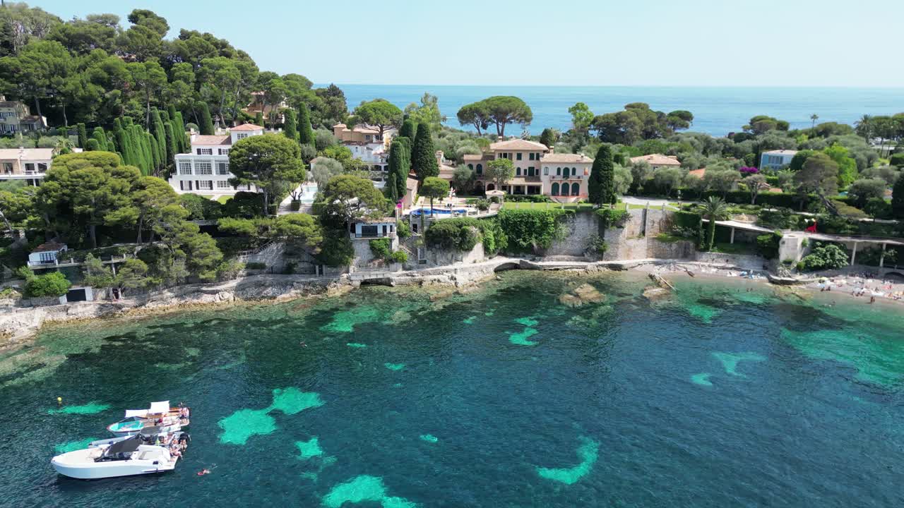 cap ferrat francia dron, panorámica aérea disparó a las casas grandes