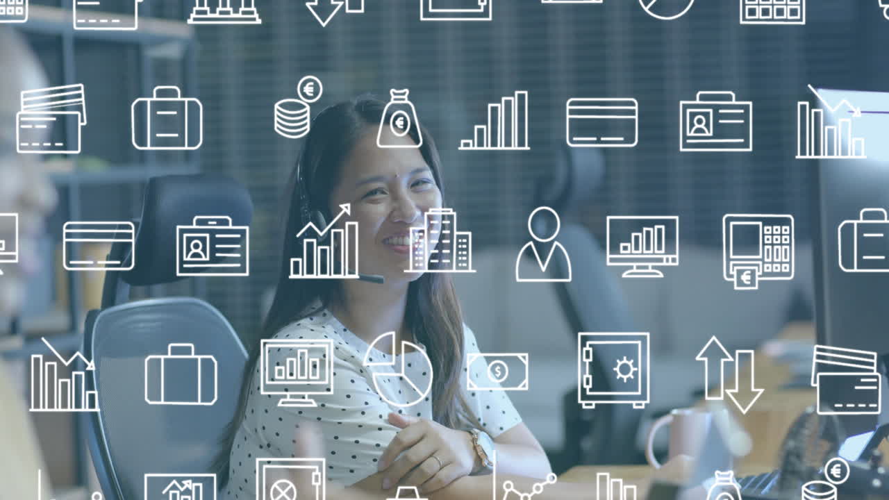 animación del procesamiento de datos financieros sobre una mujer de negocios biracial en la oficina