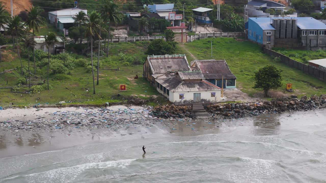 베트남 무이네의 고래  ⁇ 배 사원의 항공 사진, 어부 마을 여행 목적지
