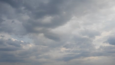 Cloud-formations-time-lapse,-spring-season,-rainy