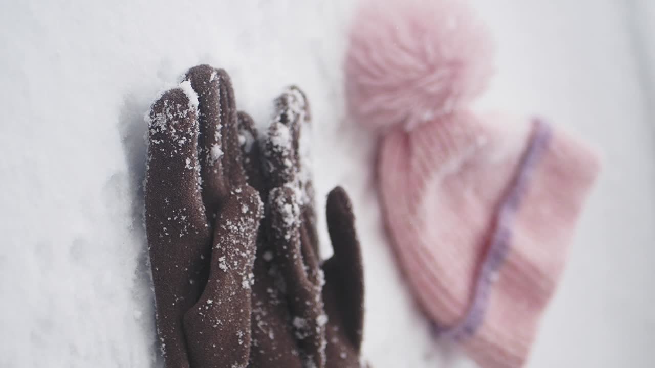 Gloves and hat in the snow