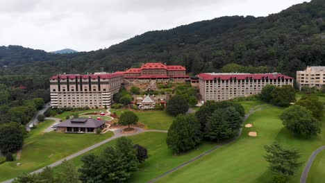 4K-Drone-Video-of-Historic-Grove-Park-Inn-in-Asheville,-NC-on-Sunny-Summer-Day-4