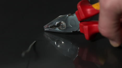 Hand-cutting-wire-with-pliers