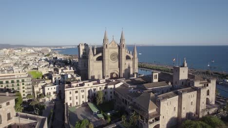 Cathedral-Basílica-de-Santa-María-de-Mallorca-In-Palma,-Mallorca,-Spain