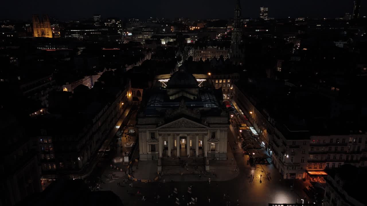 브셀 (belgium) 도시 위의 드론은 밤에 브셀 광장의 그랜드 플레이스 (grand place) 에 있습니다.