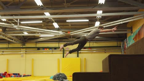 parkour/freestyle acrobatics in indoor facility