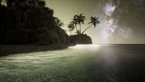 hermosa playa tropical de fantasía con estrellas de la vía láctea en el cielo nocturno