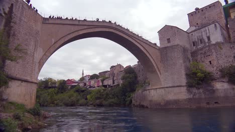 波斯尼亞和黑塞哥維那的著名橋樑 - - 斯塔里莫斯特橋(stari most bridge)