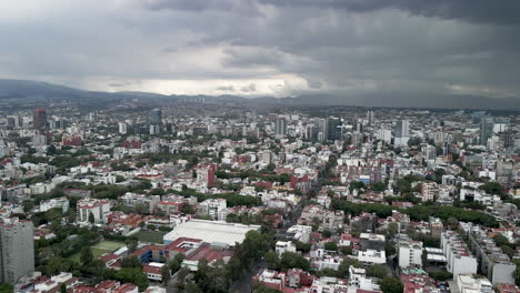 Vista-Aérea-De-La-Ciudad-De-México-Durante-La-Tormenta