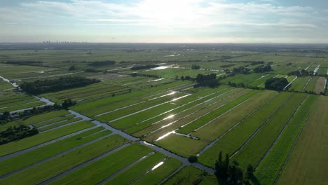 Extrem-Breite-Luftdrohnenaufnahme-Von-Holländischem-Polderland