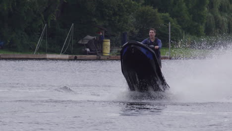 salto de jet ski en cámara lenta