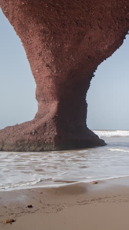 Playa-De-Legzira-En-La-Costa-Atlántica-De-Marruecos-En-Vertical.