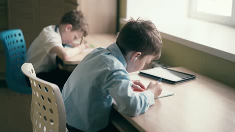 Pupils-little-boys-do-their-homework-9