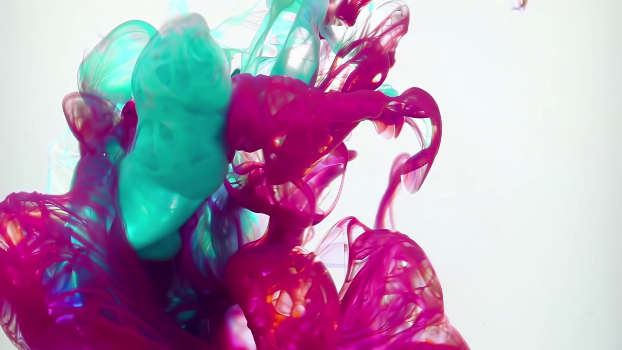 Zeitlupe: Abstrakter Tintenfluss in Magenta und Türkis