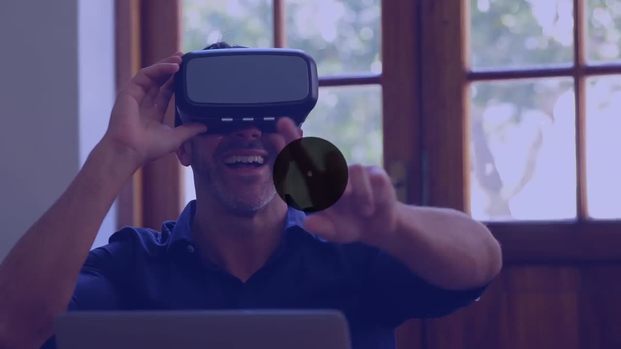 animación de la red de conexiones con iconos sobre empresario biracial usando auriculares vr
