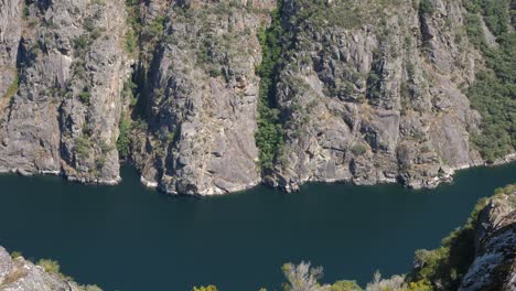 View-of-the-Ribeira-Sacra-river-in-Lugo-Spain,-pan-down