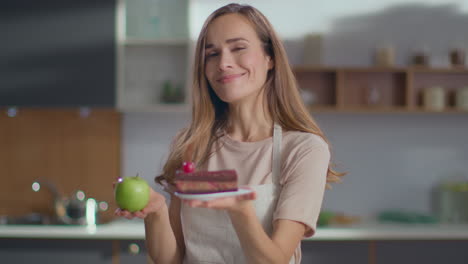 Woman-choosing-between-apple-or-cake