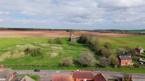 Luftaufnahmen-Einer-Drohne-Von-Einem-Kleinen-Dorf-Namens-Burwell-In-Lincolnshire-Im-Vereinigten-Königreich