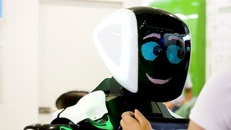 robot en una exposición