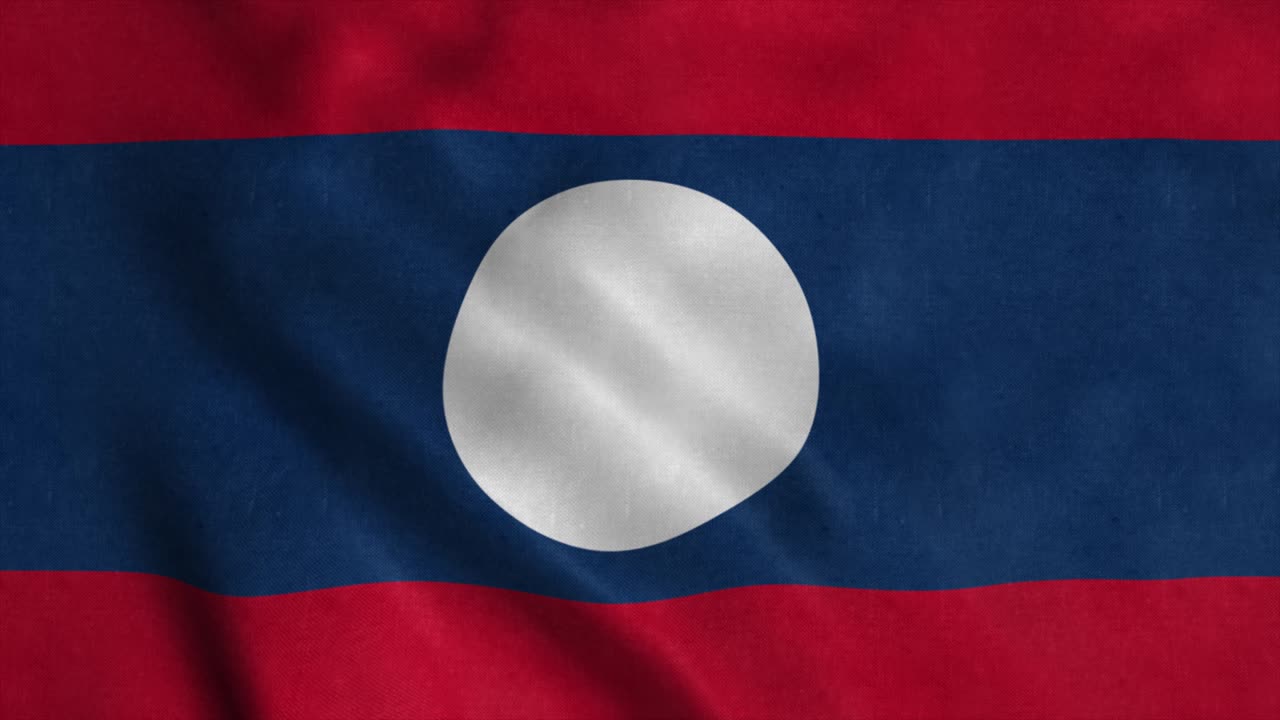 바람에 흔들리는 라오스 발. 라오스의 국기. 라오스 국적의 표지.