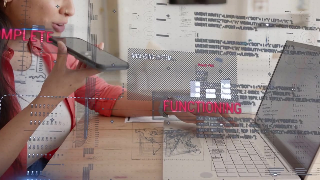 Donna che digita sul laptop, avviando un HUD che analizza grafici in ambito tecnologico, prendendo il telefono e riportando i risultati