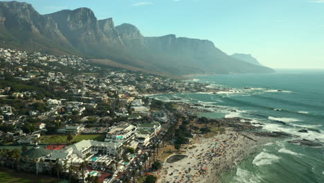 Vista-Aérea-Del-Suburbio-De-Bakoven-En-La-Costa-Oeste-De-La-Península-Del-Cabo-En-Sudáfrica