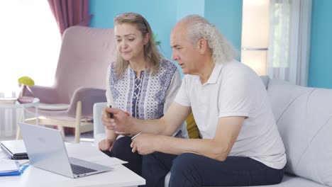 Husband-and-wife-shopping-online.-Online-shopping.