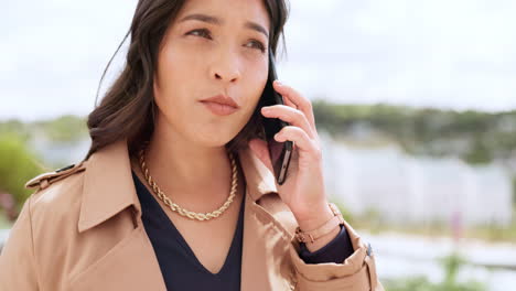 mujer de negocios, llamada telefónica