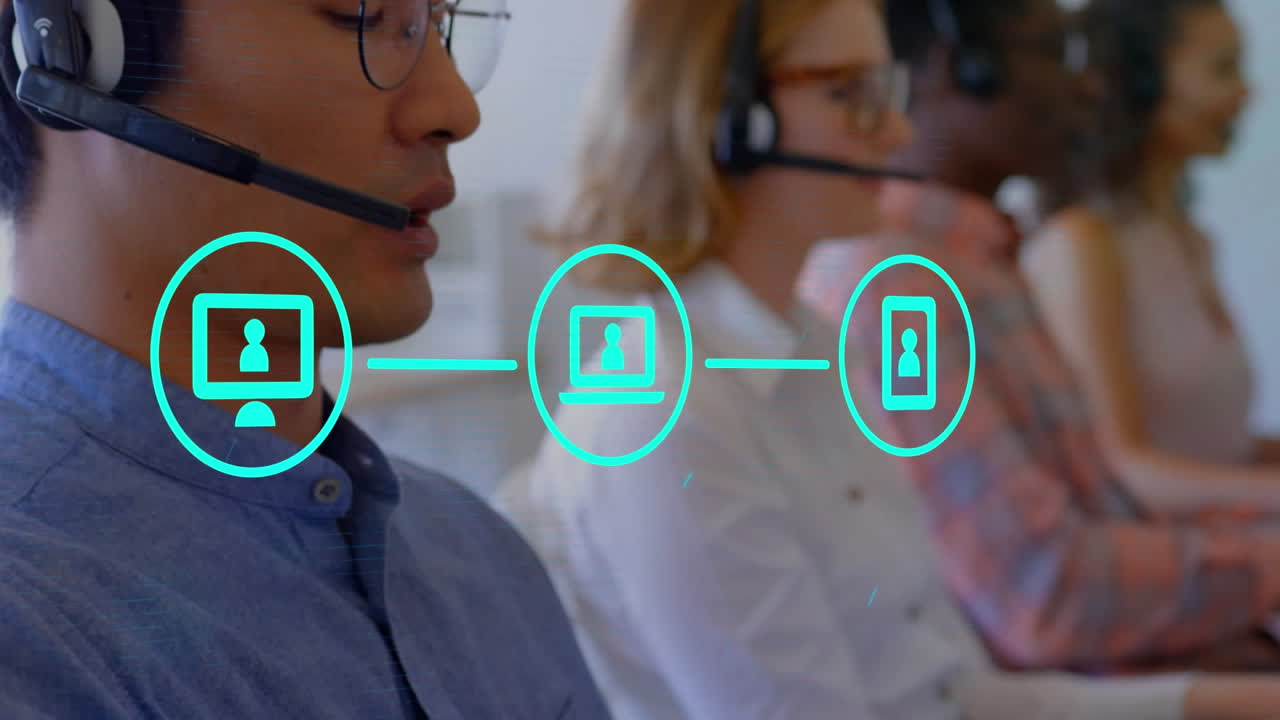 animación de un conjunto de tres iconos digitales sobre personas de negocios que usan auriculares de teléfono