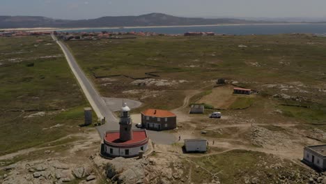 camino al faro de la costa atlántica, españa