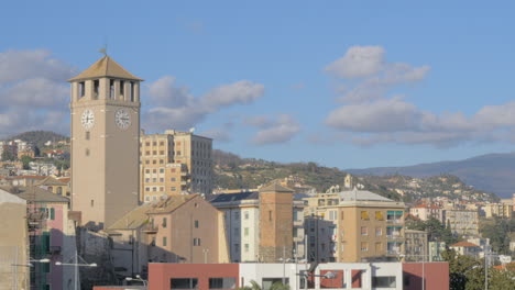 Paisaje-Urbano-De-Savona-Con-La-Torre-Del-Brandale